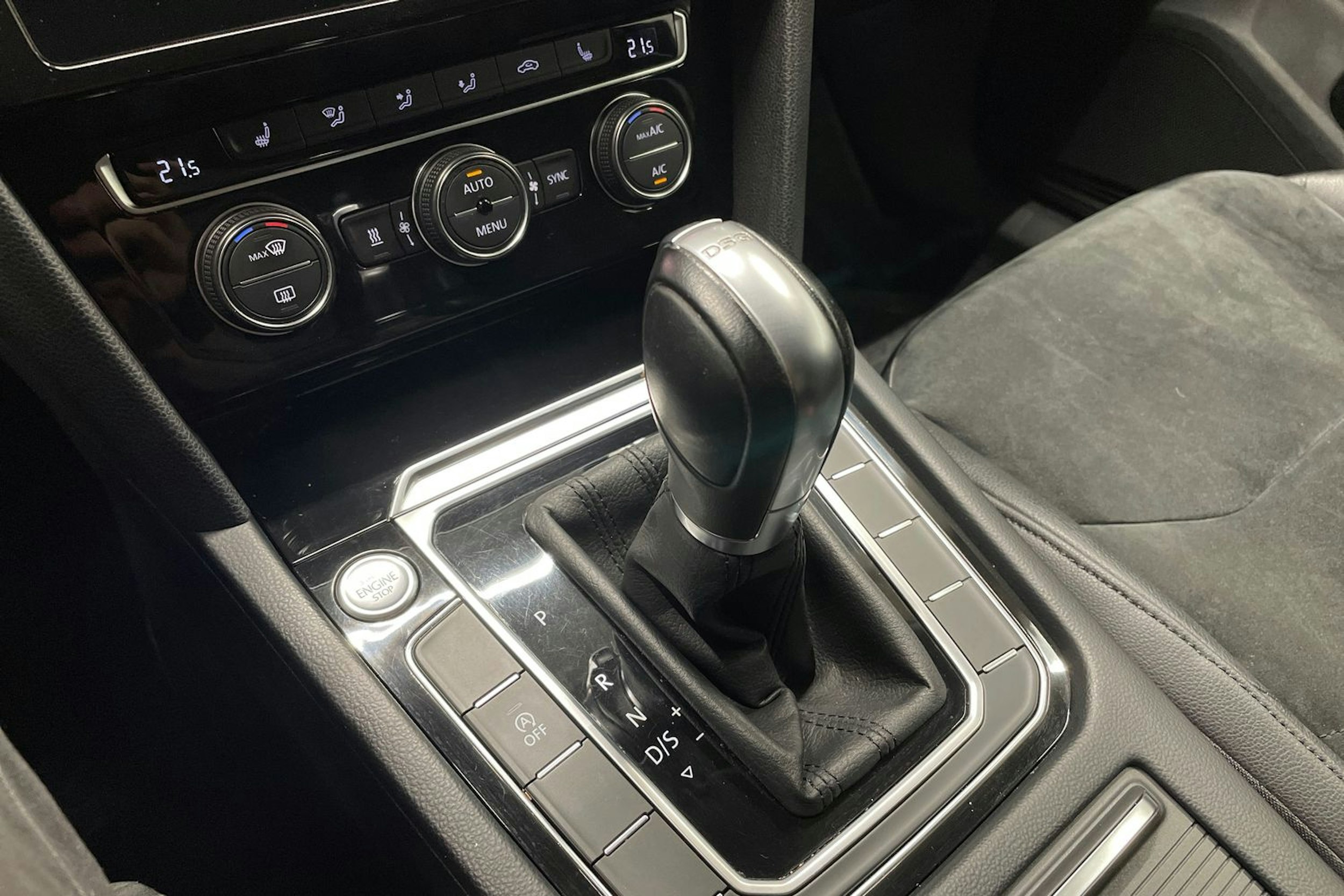 Sininen Volkswagen Arteon 2017 kuva 22.