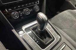 Sininen Volkswagen Arteon 2017 kuva 22.