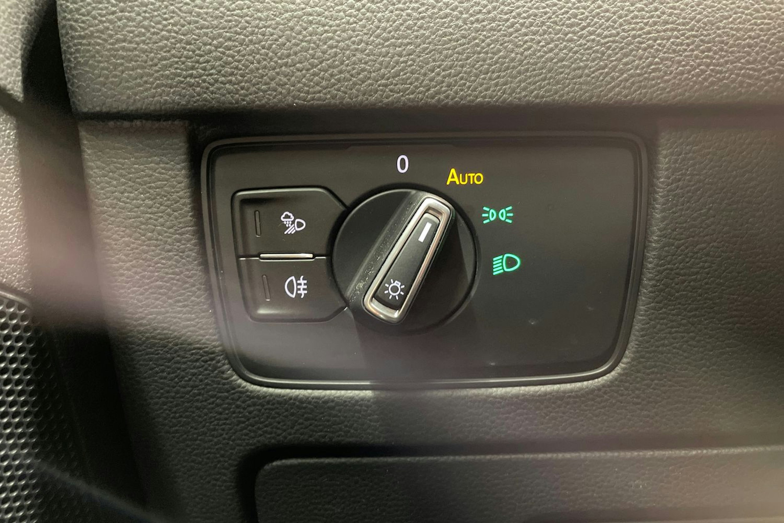 Sininen Volkswagen Arteon 2017 kuva 24.