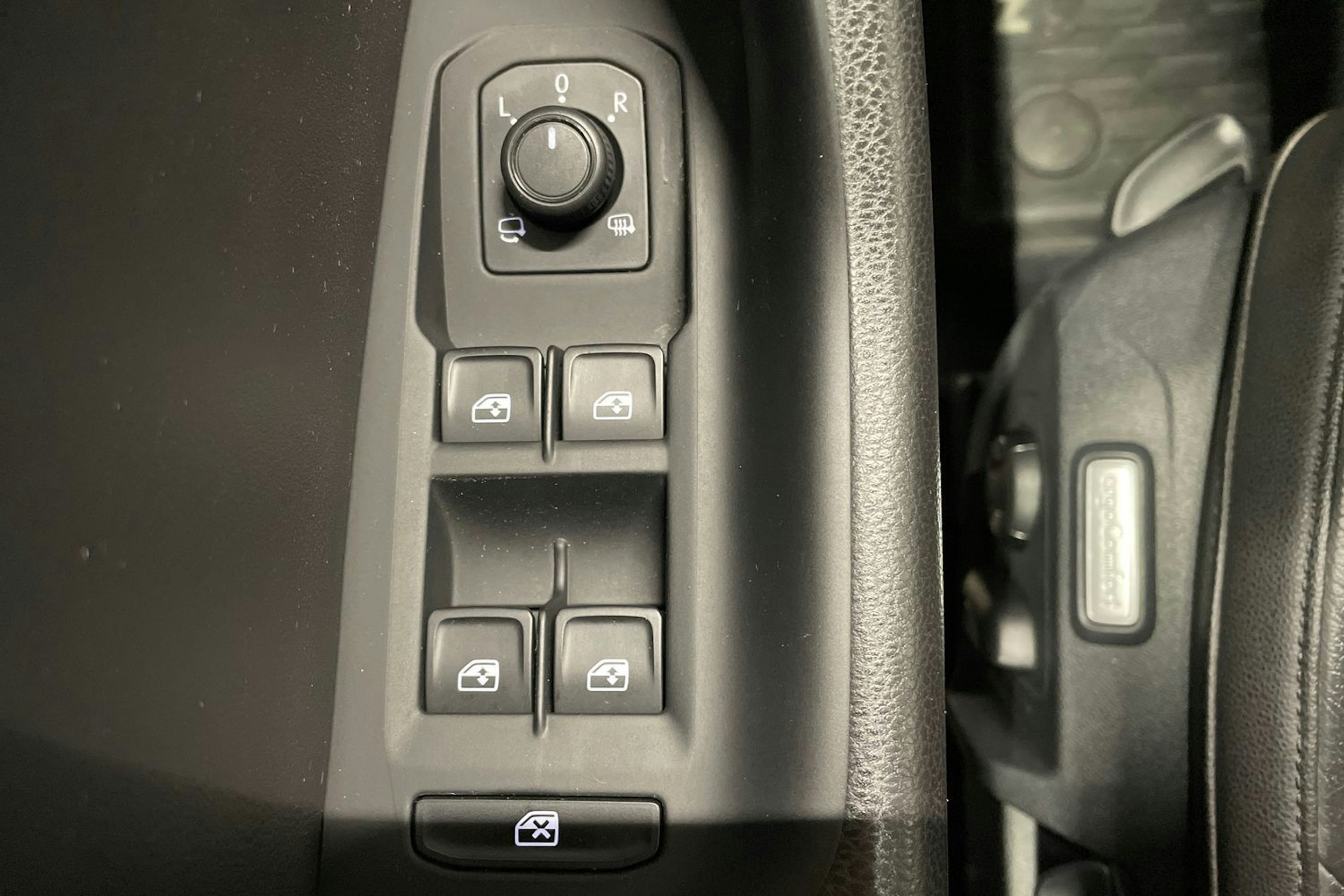 Sininen Volkswagen Arteon 2017 kuva 25.