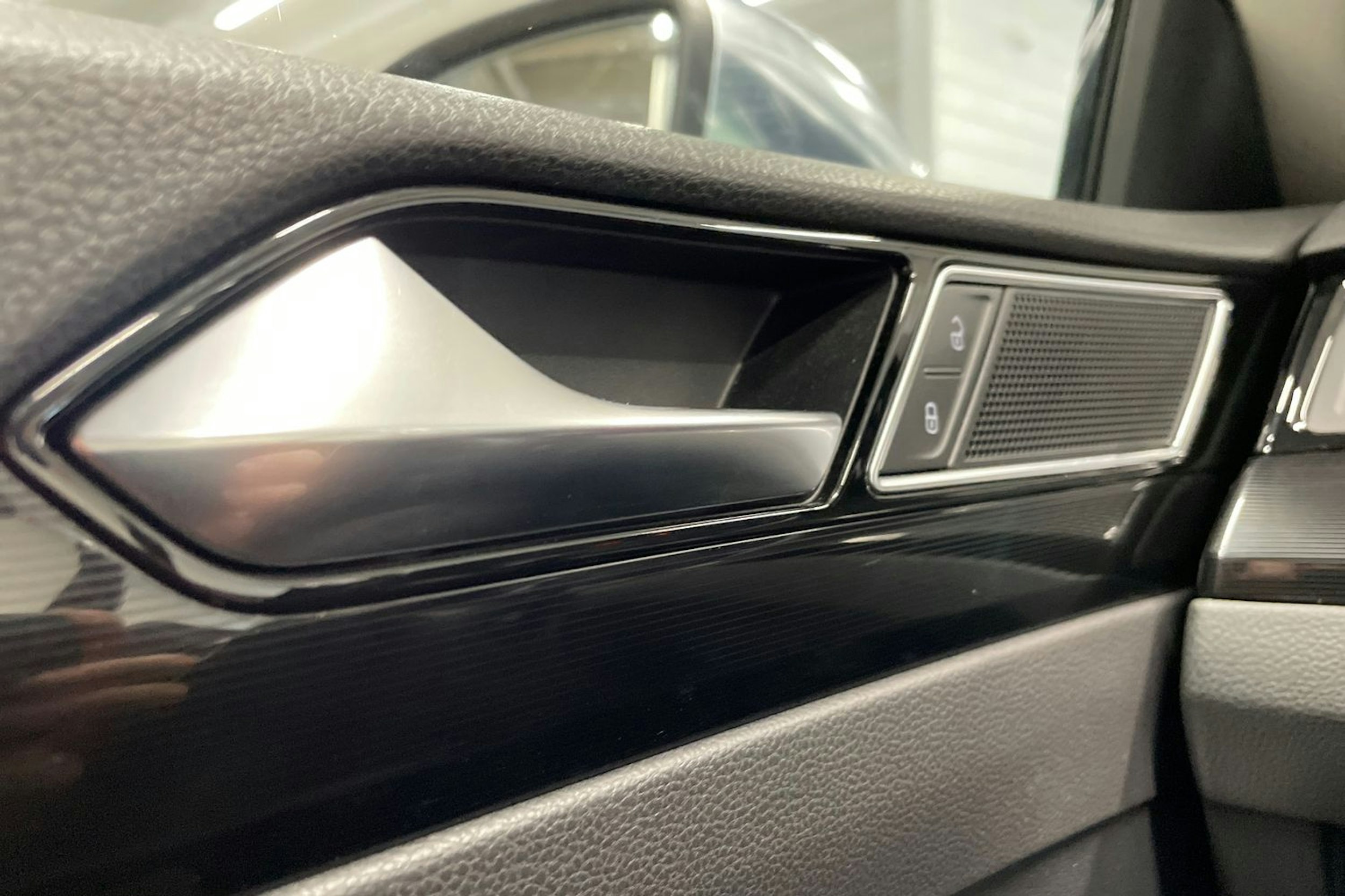 Sininen Volkswagen Arteon 2017 kuva 27.