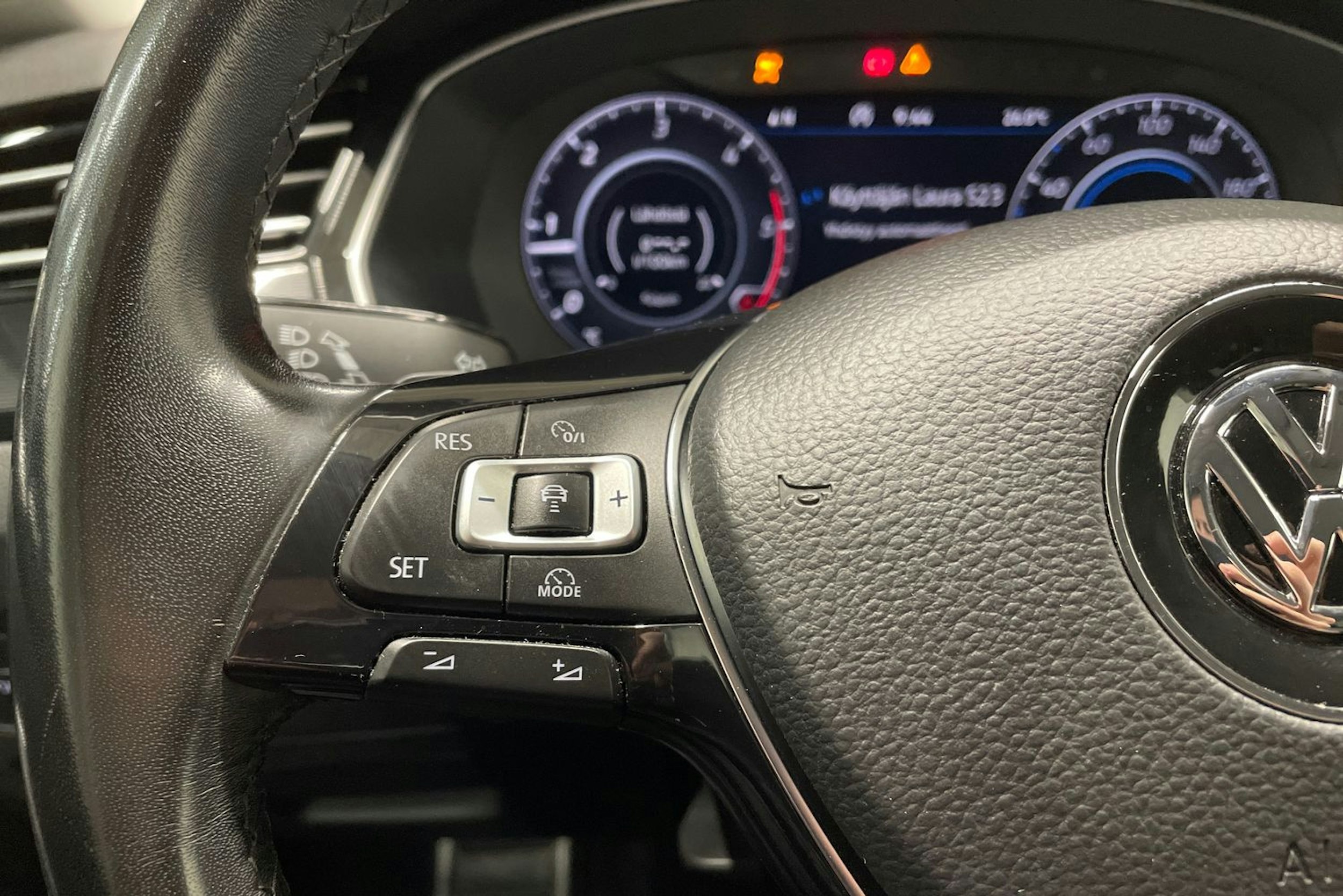 Sininen Volkswagen Arteon 2017 kuva 28.