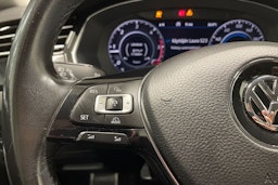 Sininen Volkswagen Arteon 2017 kuva 28.