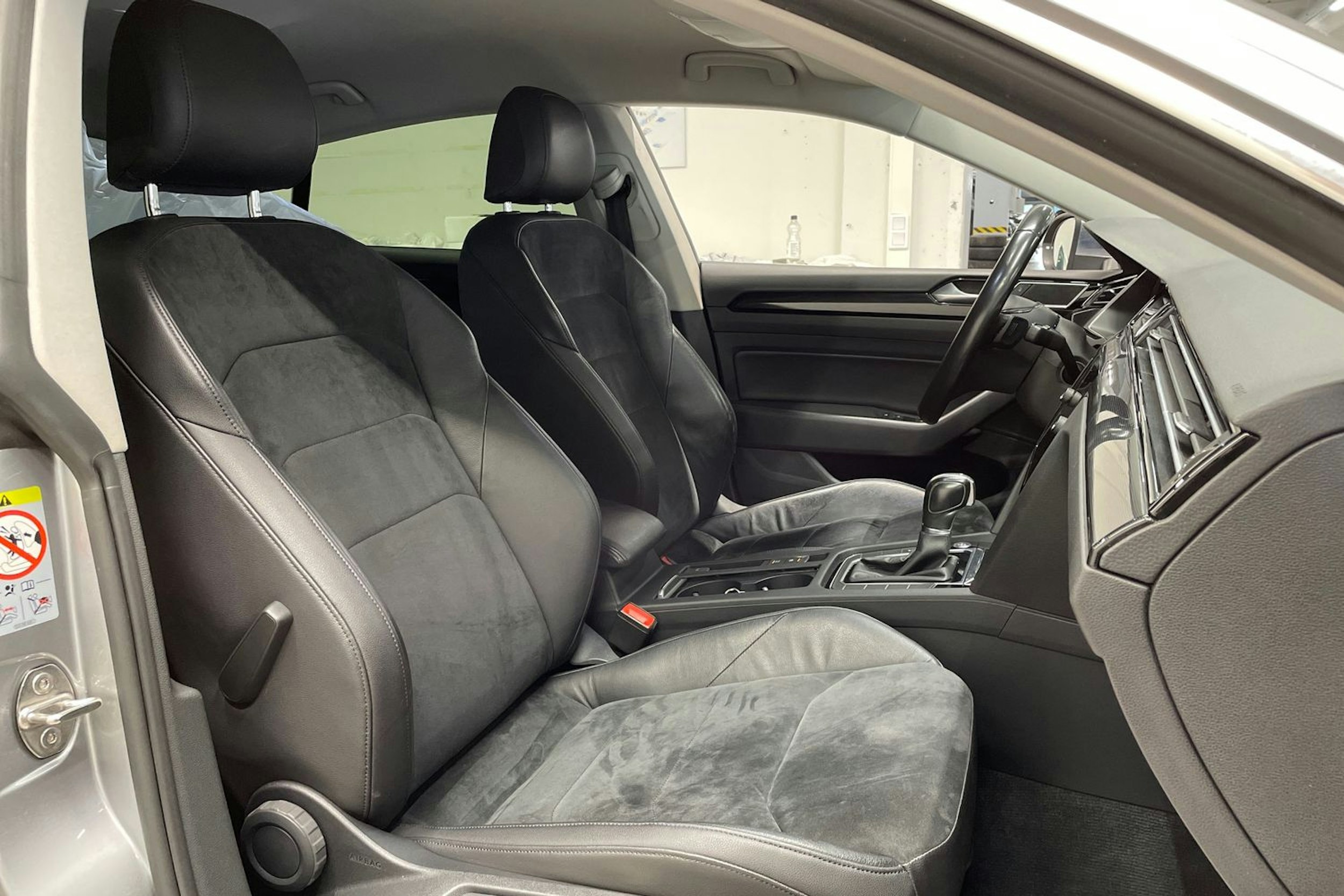Sininen Volkswagen Arteon 2017 kuva 30.