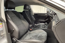 Sininen Volkswagen Arteon 2017 kuva 30.