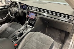 Sininen Volkswagen Arteon 2017 kuva 31.