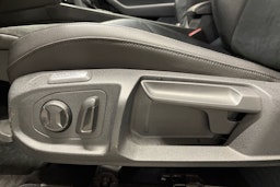 Sininen Volkswagen Arteon 2017 kuva 32.