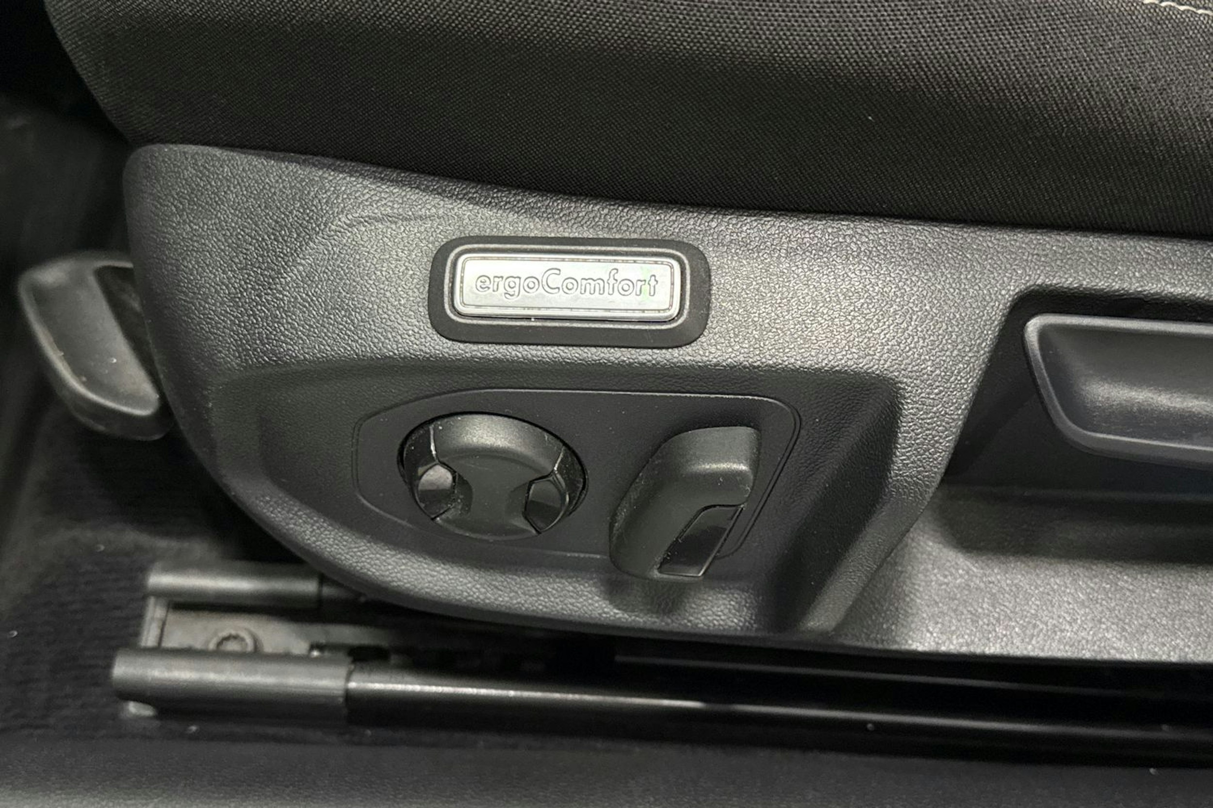 valkoinen Volkswagen Arteon 2018 kuva 18.