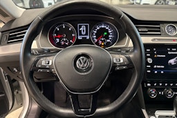 valkoinen Volkswagen Arteon 2018 kuva 20.