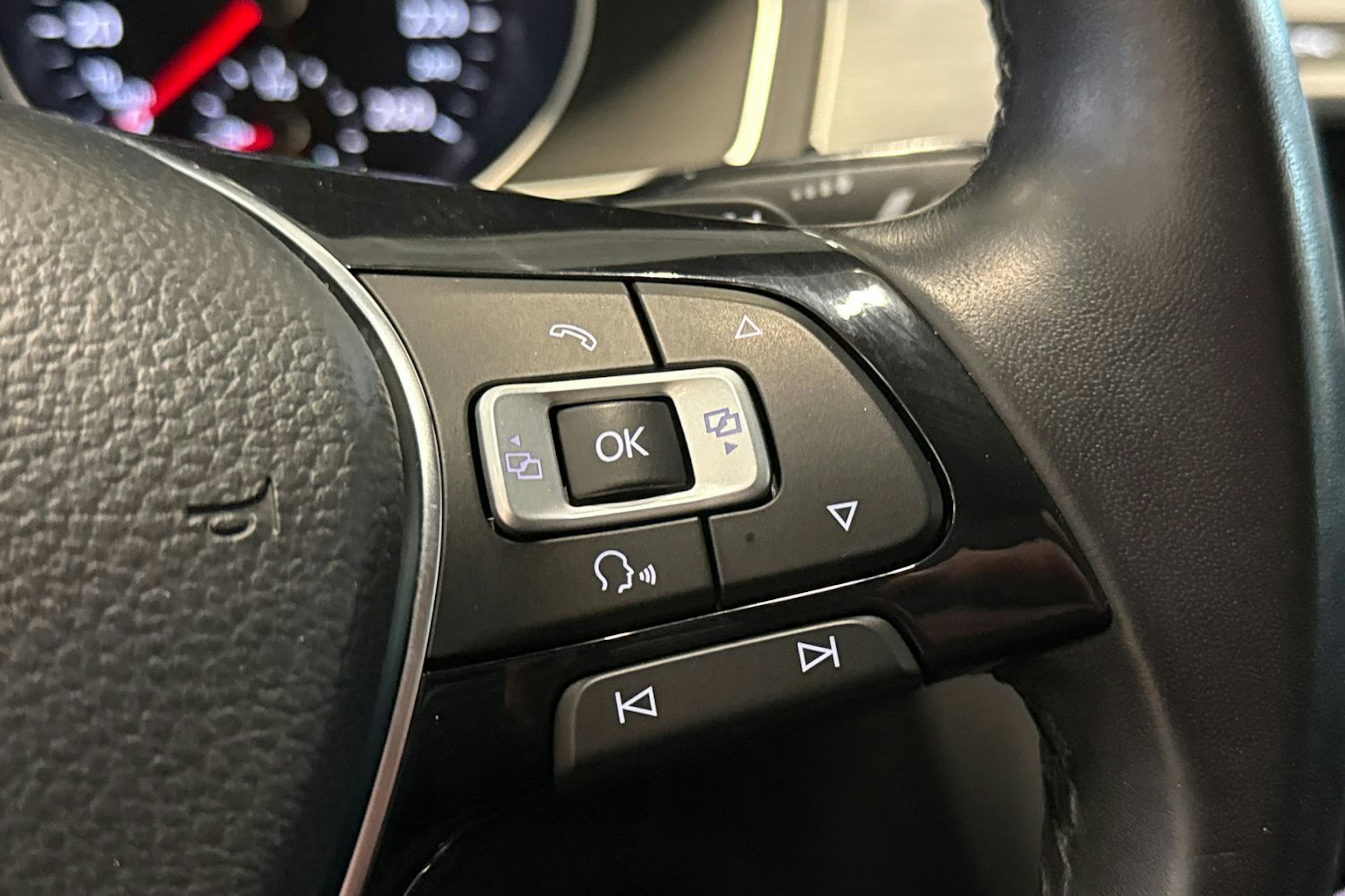 valkoinen Volkswagen Arteon 2018 kuva 22.