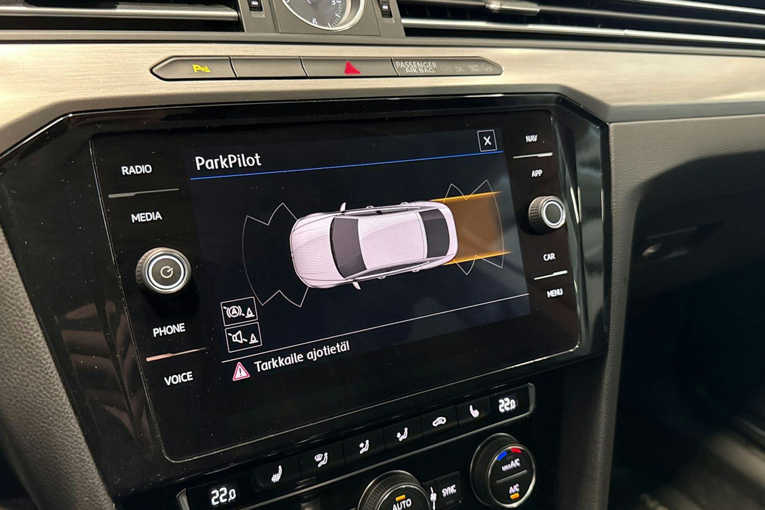 valkoinen Volkswagen Arteon 2018 kuva 23.