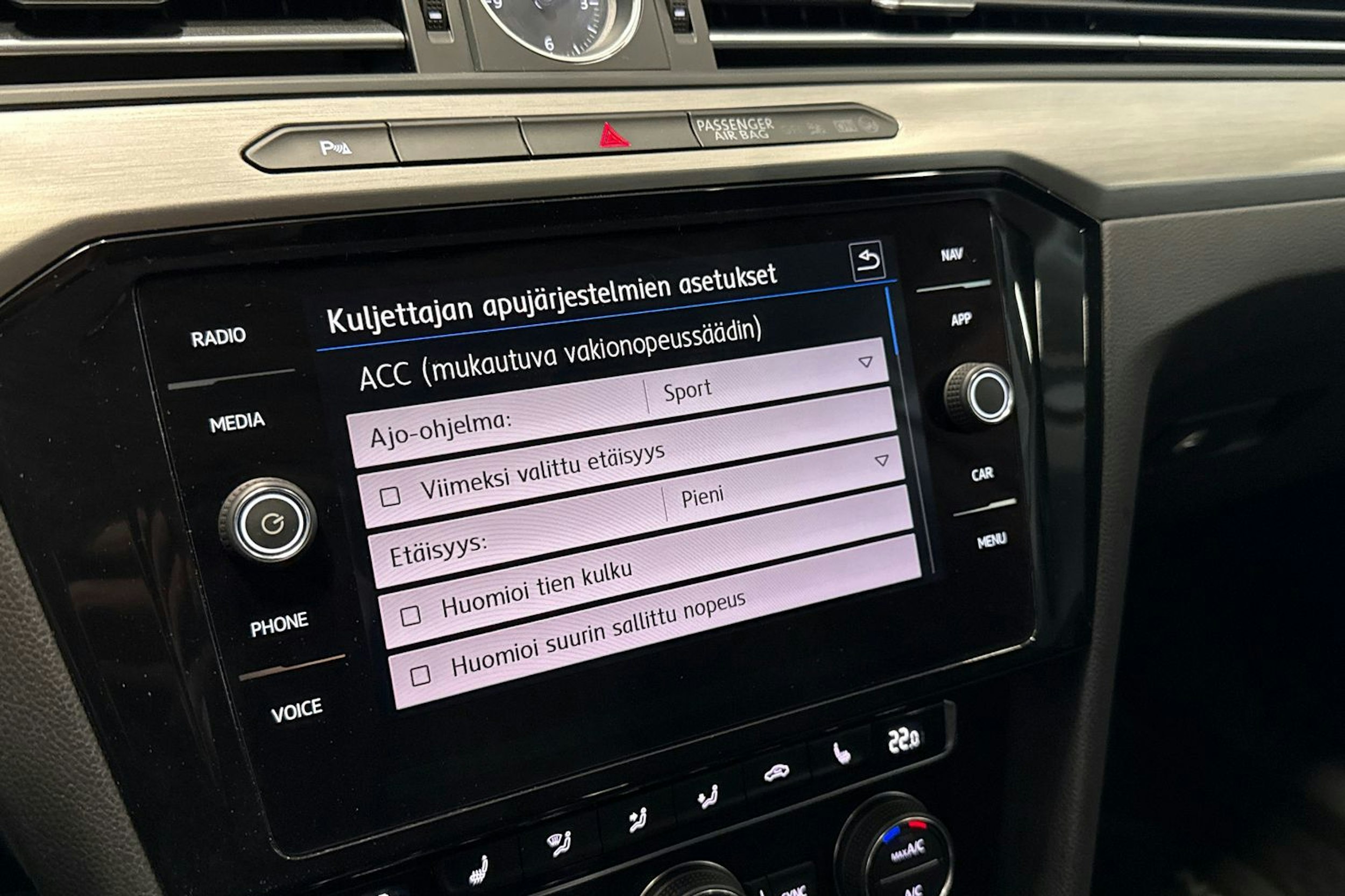 valkoinen Volkswagen Arteon 2018 kuva 26.