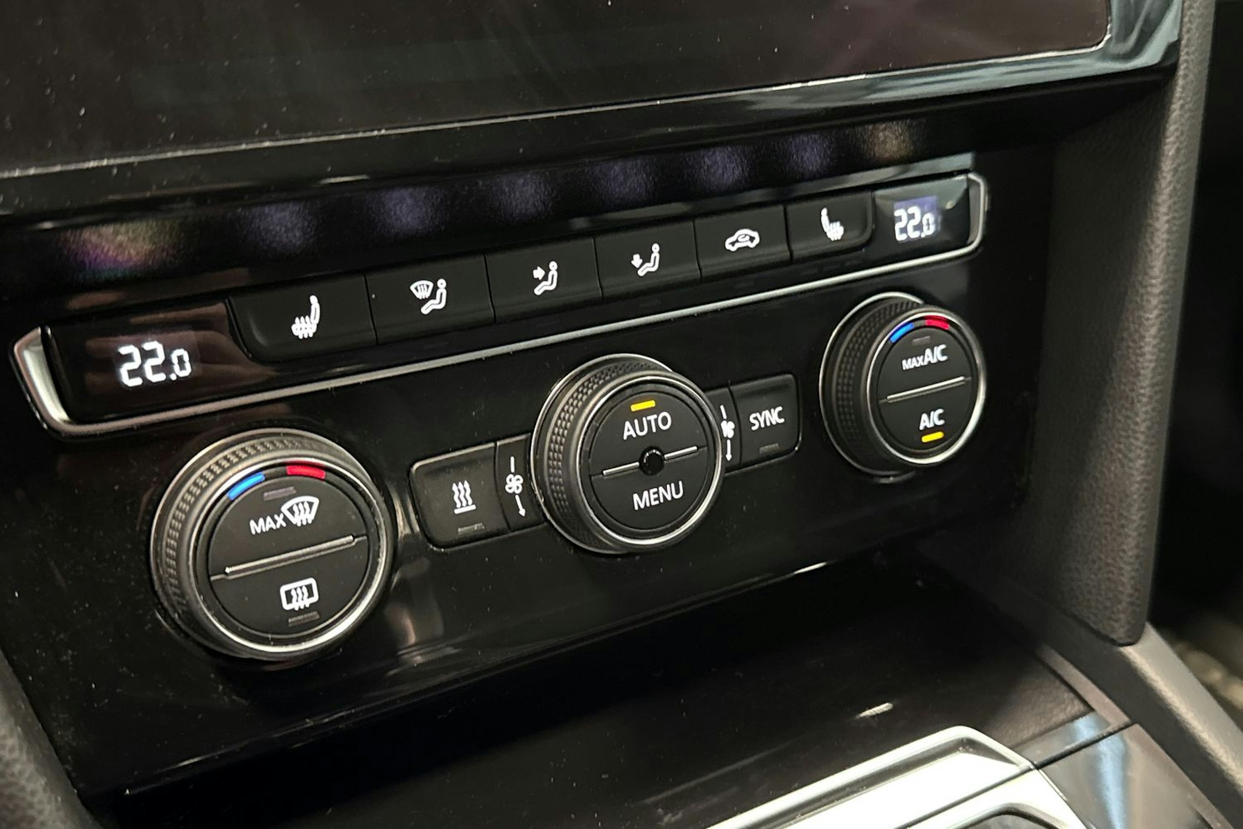 valkoinen Volkswagen Arteon 2018 kuva 27.