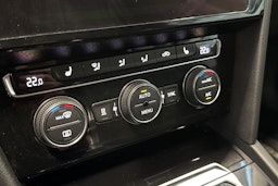 valkoinen Volkswagen Arteon 2018 kuva 27.