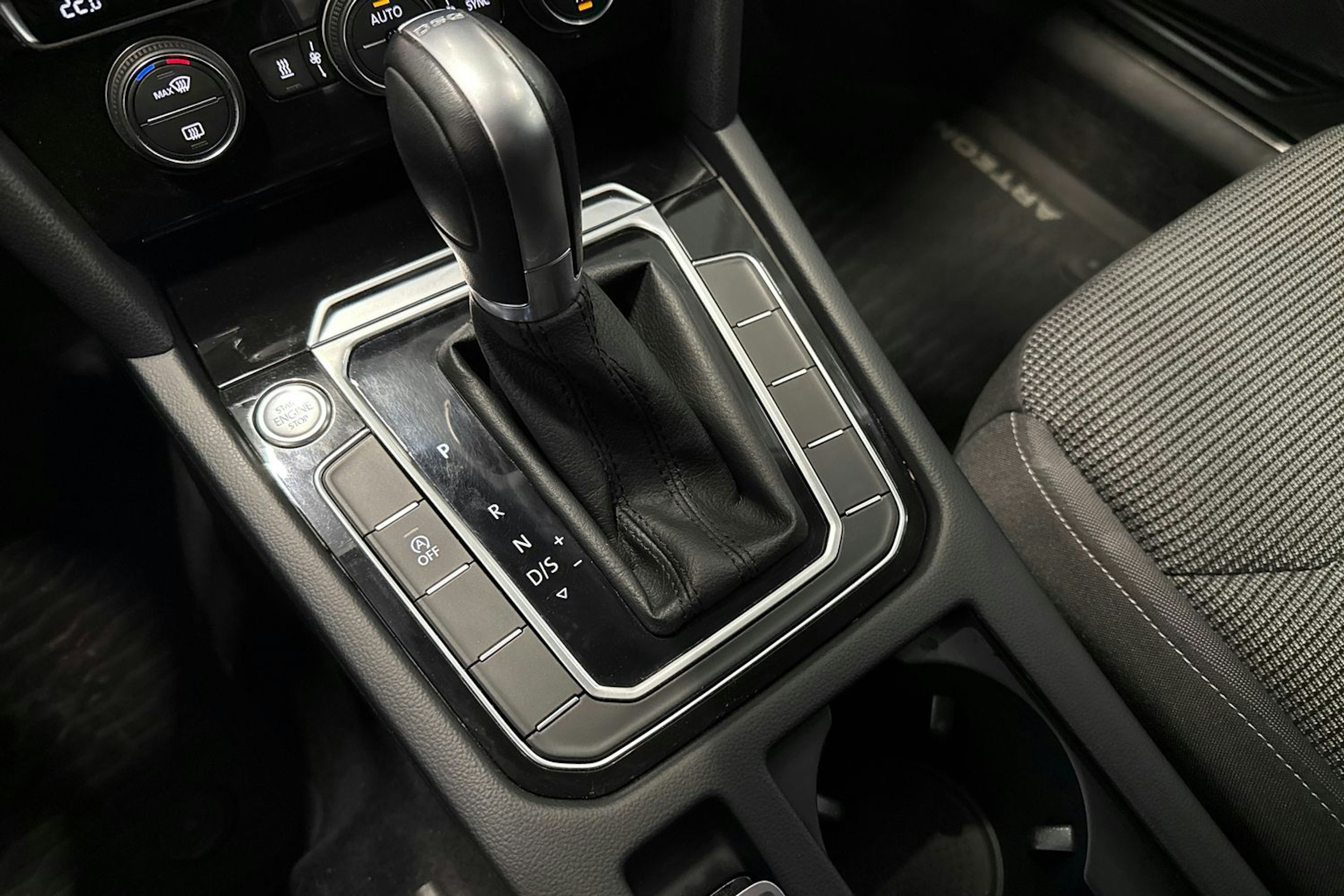 valkoinen Volkswagen Arteon 2018 kuva 28.