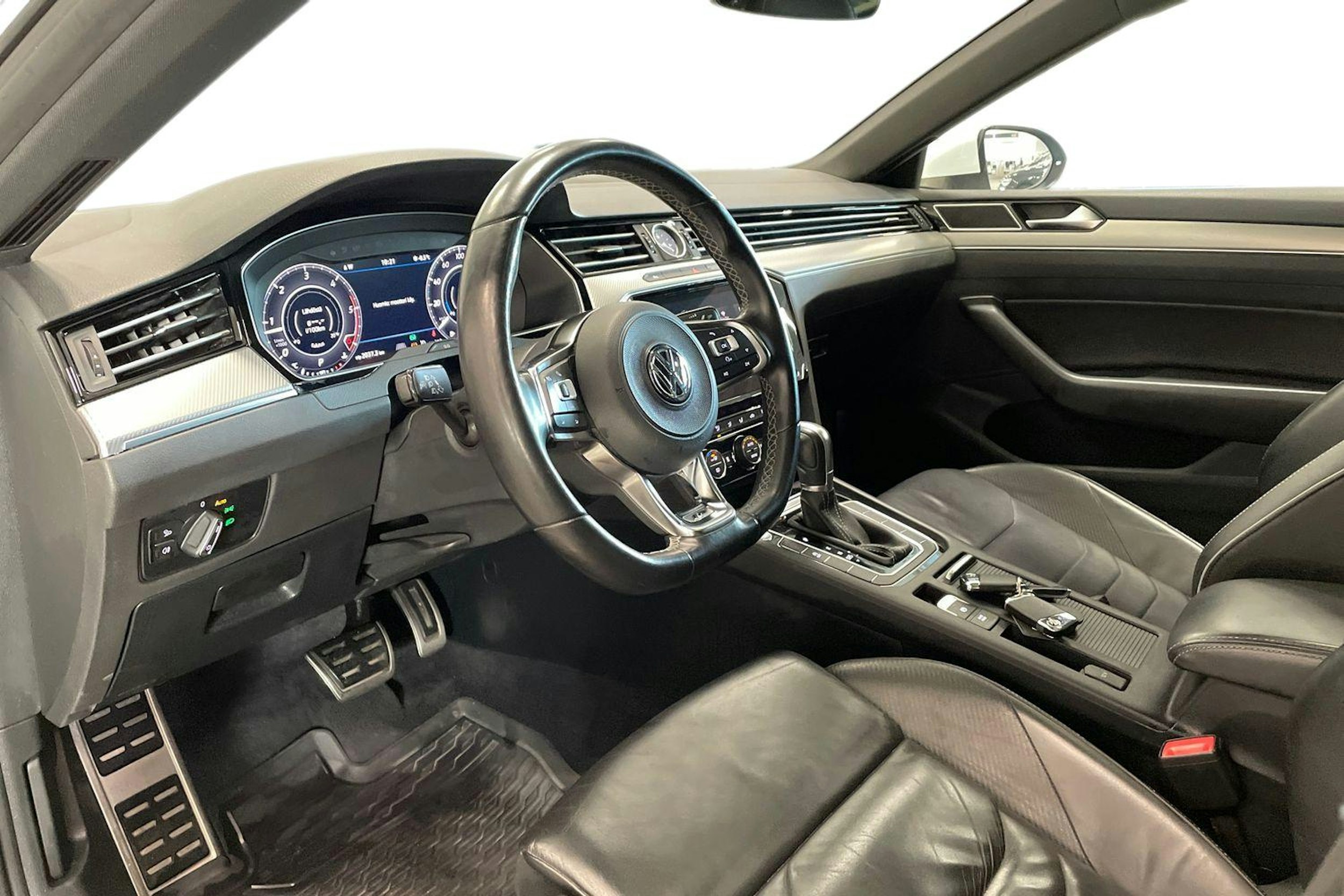 valkoinen Volkswagen Arteon 2017 kuva 7.