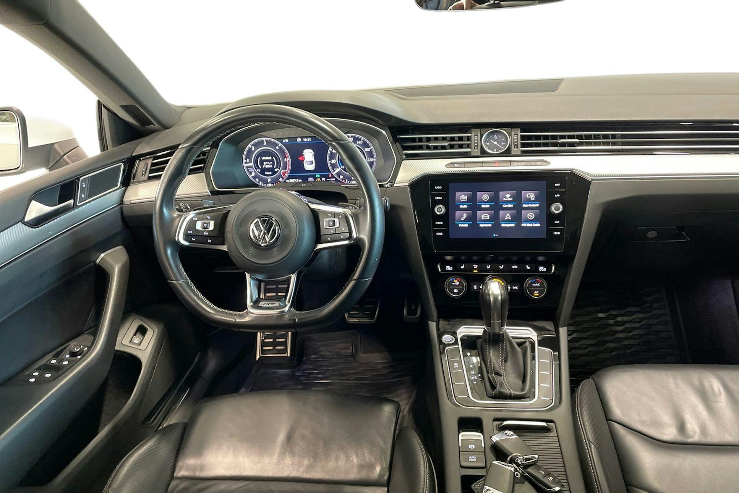 valkoinen Volkswagen Arteon 2017 kuva 9.