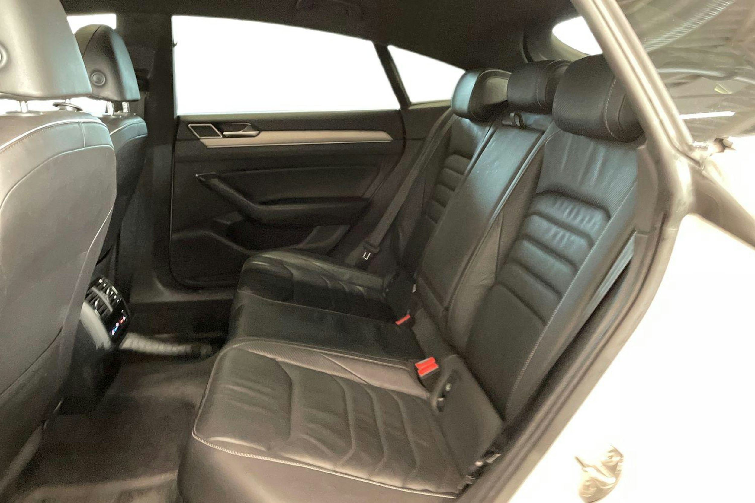 valkoinen Volkswagen Arteon 2017 kuva 10.