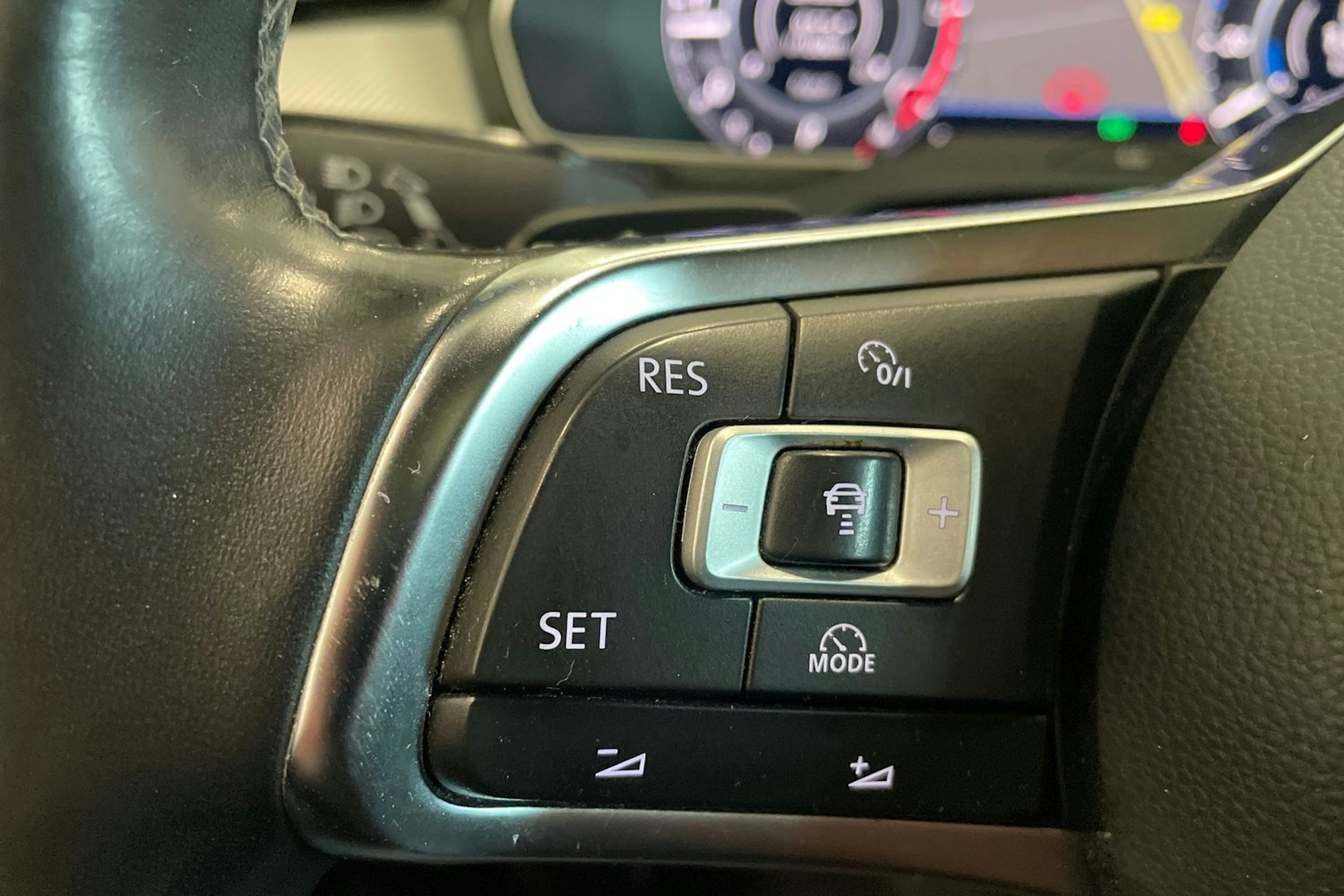 valkoinen Volkswagen Arteon 2017 kuva 20.