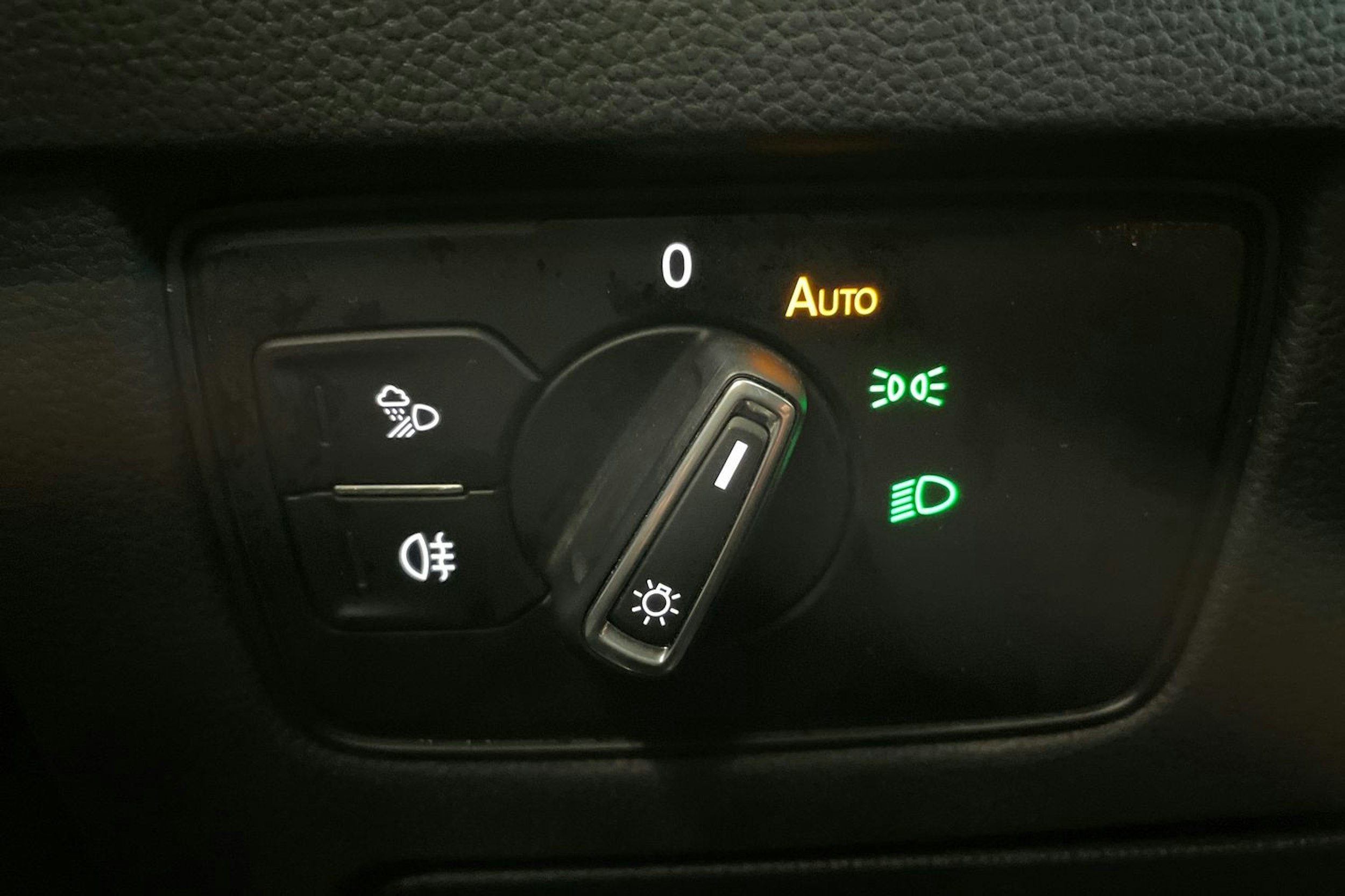 valkoinen Volkswagen Arteon 2017 kuva 22.