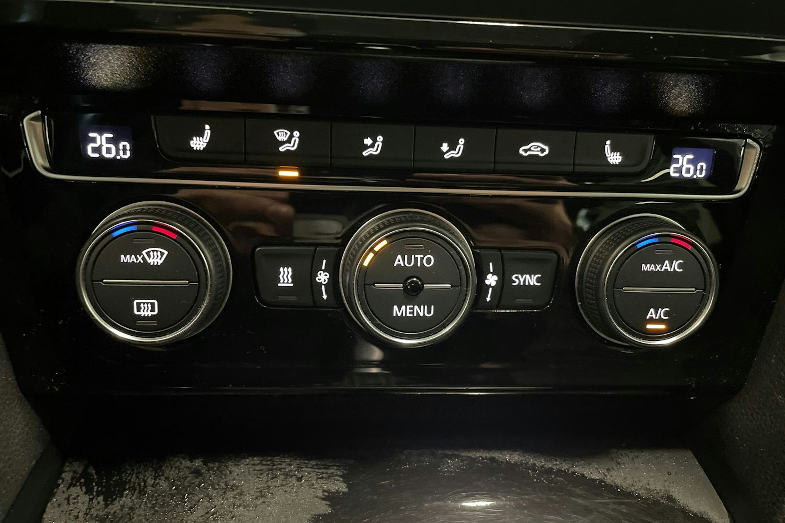 valkoinen Volkswagen Arteon 2017 kuva 30.