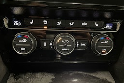 valkoinen Volkswagen Arteon 2017 kuva 30.