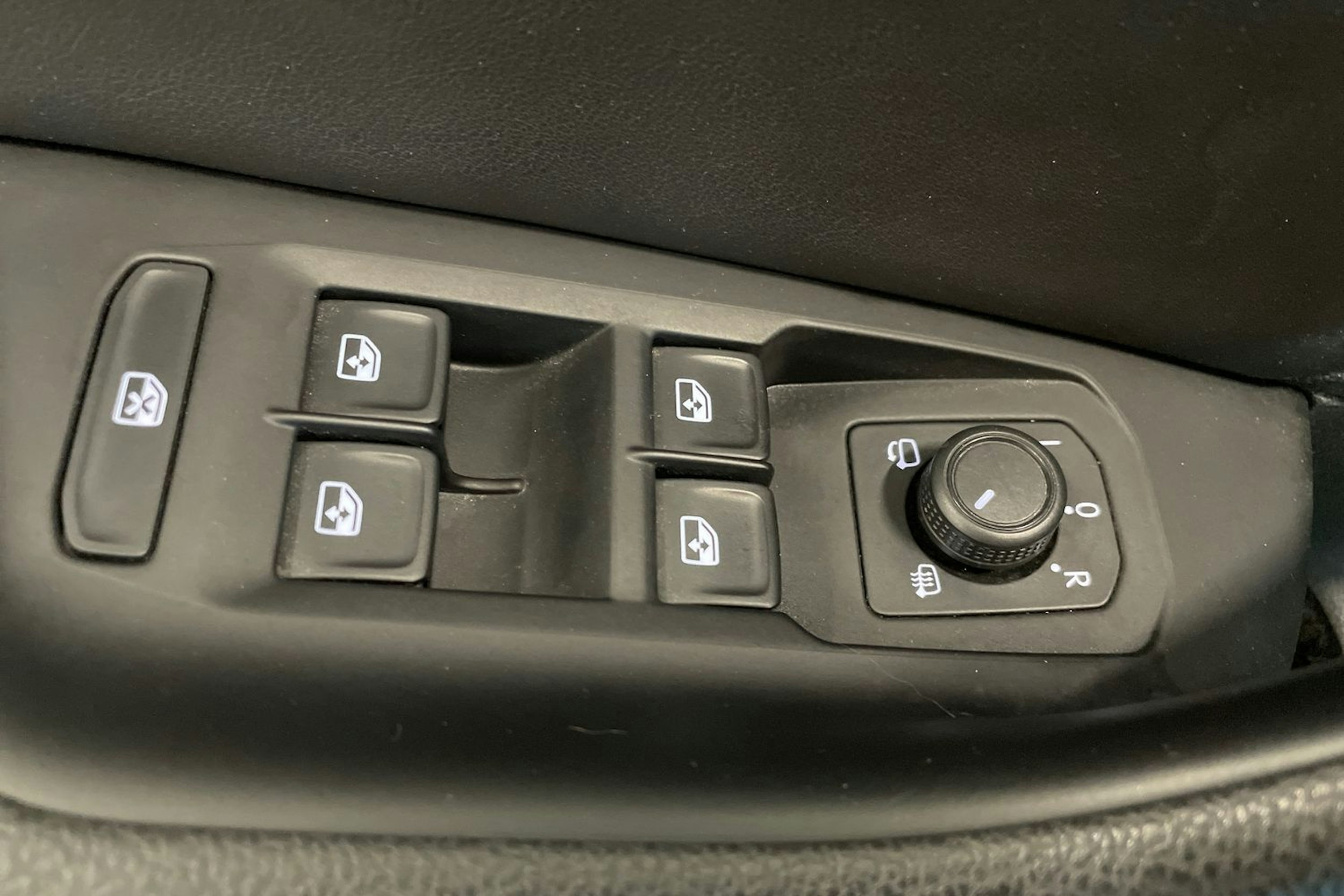 valkoinen Volkswagen Arteon 2017 kuva 34.