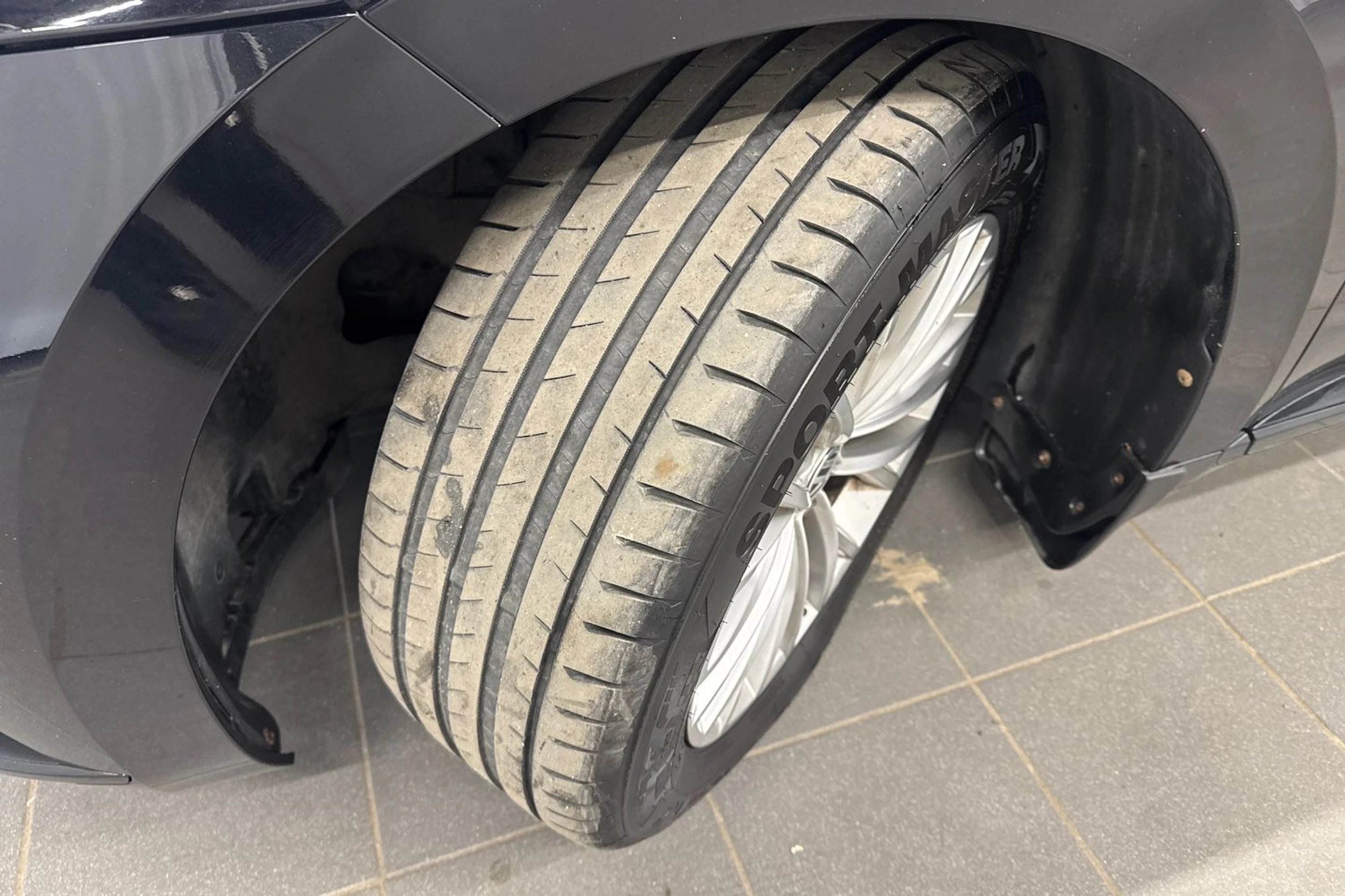 musta Volkswagen Arteon 2018 kuva 13.