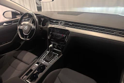 musta Volkswagen Arteon 2018 kuva 15.