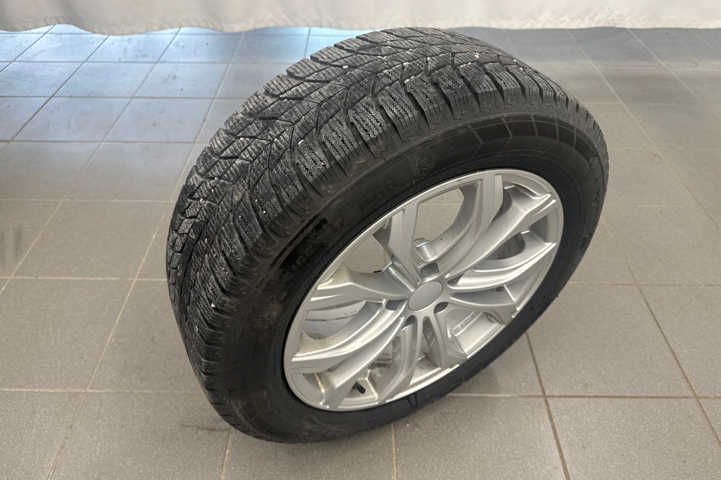 musta Volkswagen Arteon 2018 kuva 18.