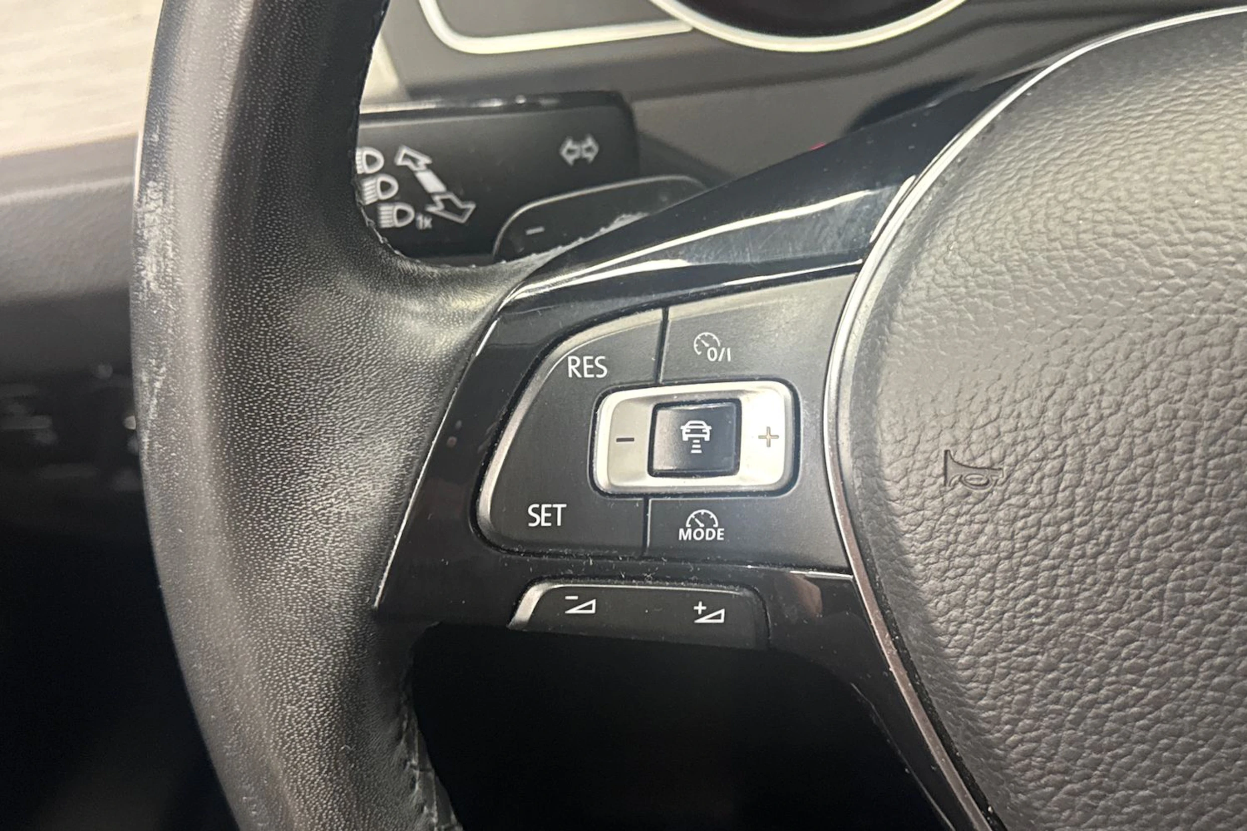 musta Volkswagen Arteon 2018 kuva 21.
