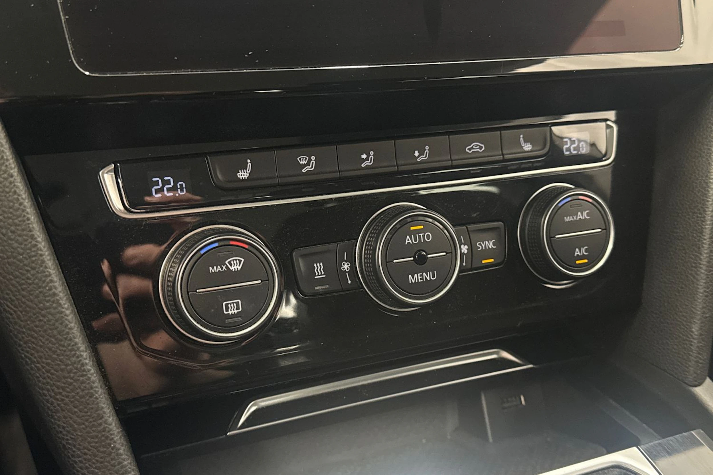musta Volkswagen Arteon 2018 kuva 26.