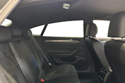 keltainen Volkswagen Arteon 2018 kuva 9.