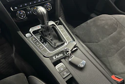 keltainen Volkswagen Arteon 2018 kuva 16.