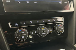 keltainen Volkswagen Arteon 2018 kuva 17.