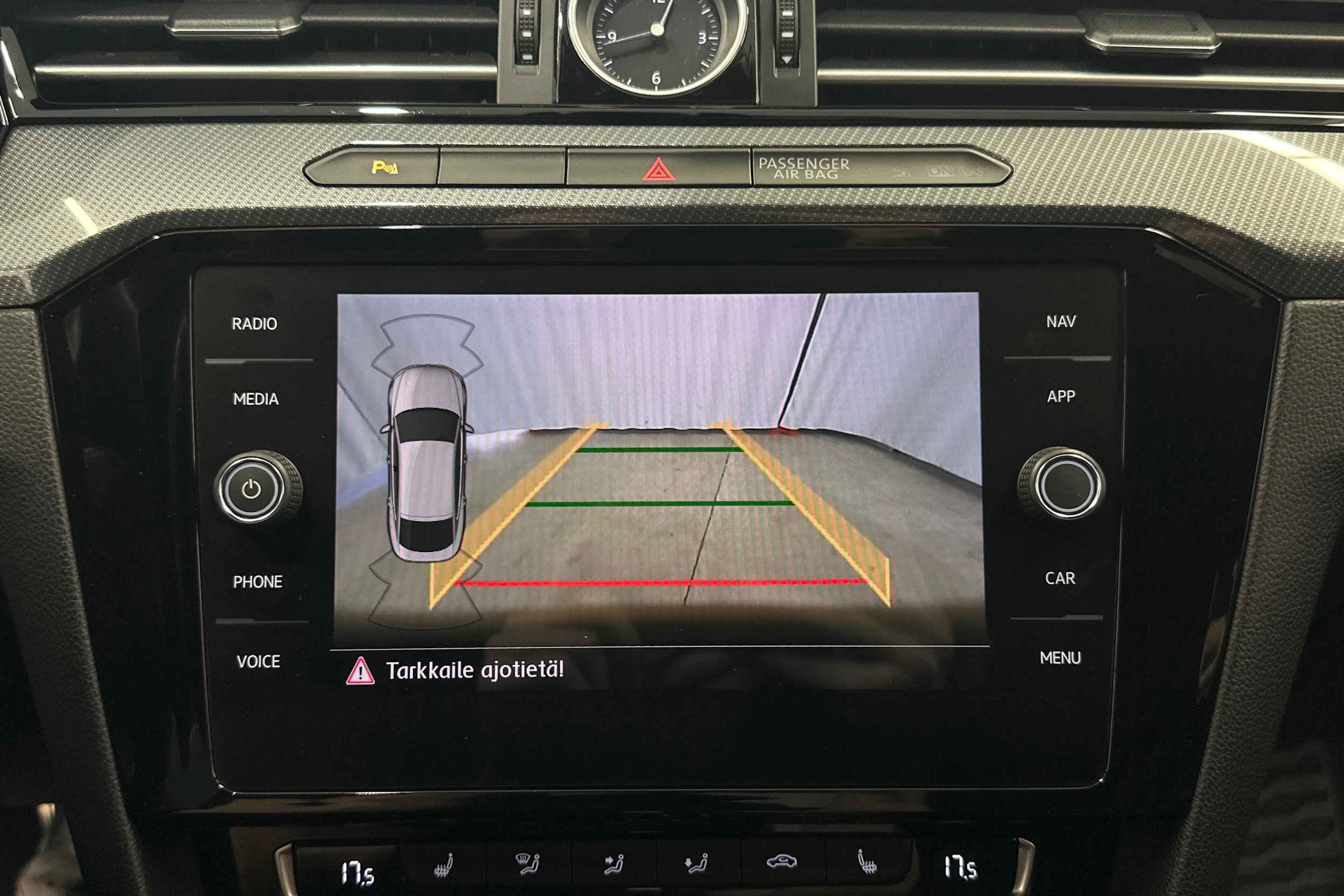keltainen Volkswagen Arteon 2018 kuva 19.