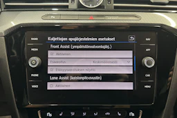 keltainen Volkswagen Arteon 2018 kuva 21.