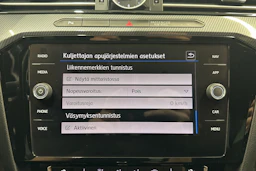 keltainen Volkswagen Arteon 2018 kuva 22.