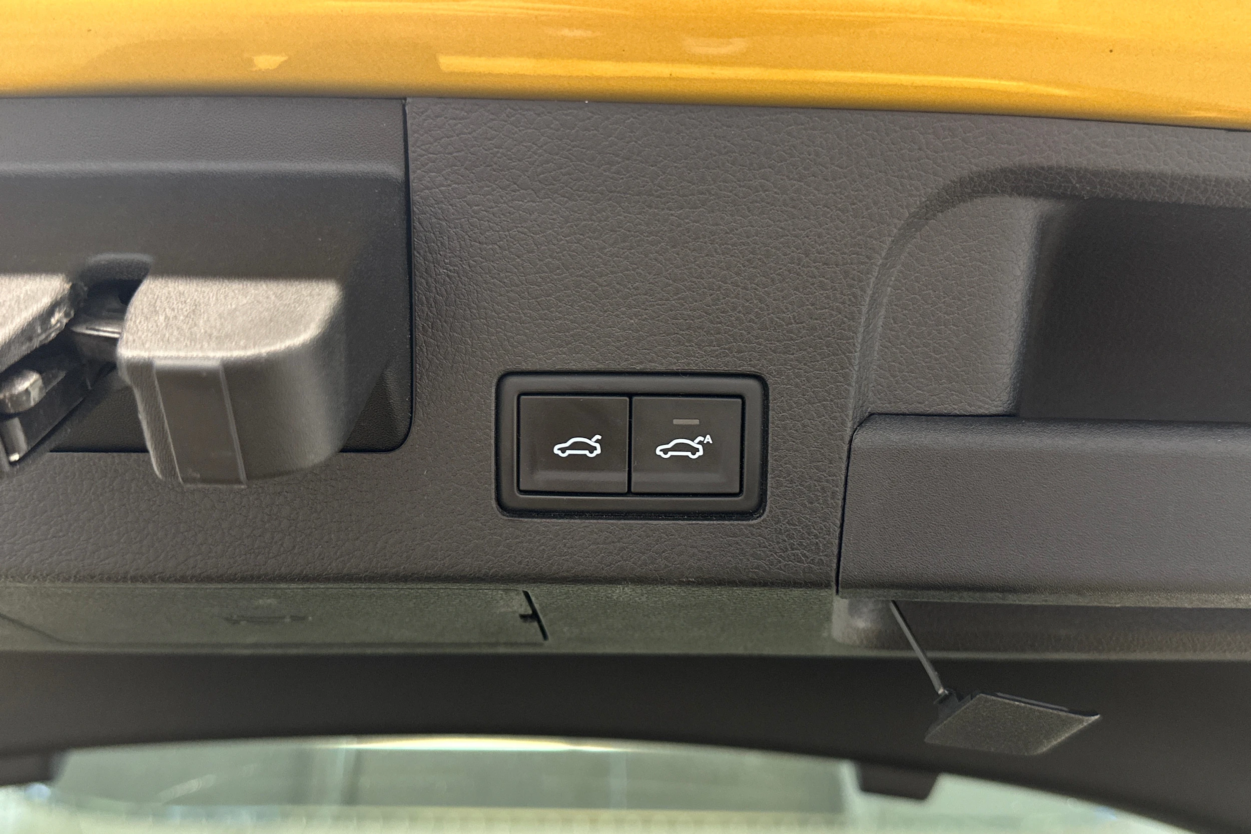 keltainen Volkswagen Arteon 2018 kuva 28.