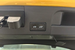 keltainen Volkswagen Arteon 2018 kuva 28.