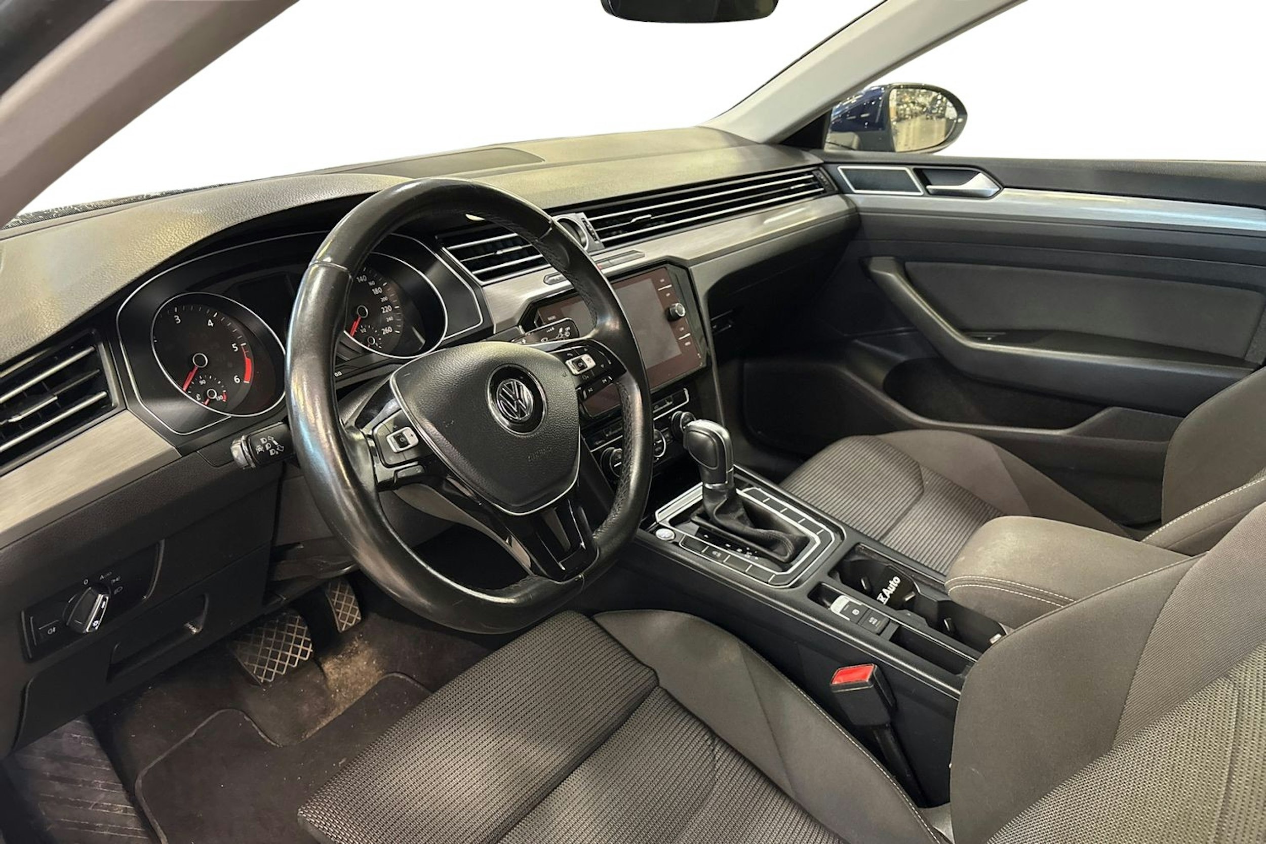 sininen Volkswagen Arteon 2018 kuva 3.
