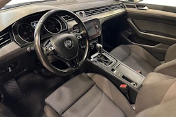 sininen Volkswagen Arteon 2018 kuva 7.