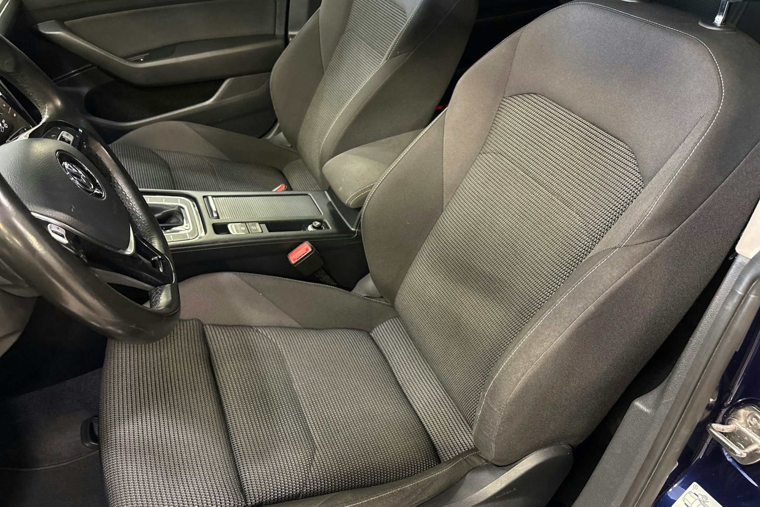 sininen Volkswagen Arteon 2018 kuva 10.