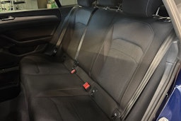 sininen Volkswagen Arteon 2018 kuva 14.