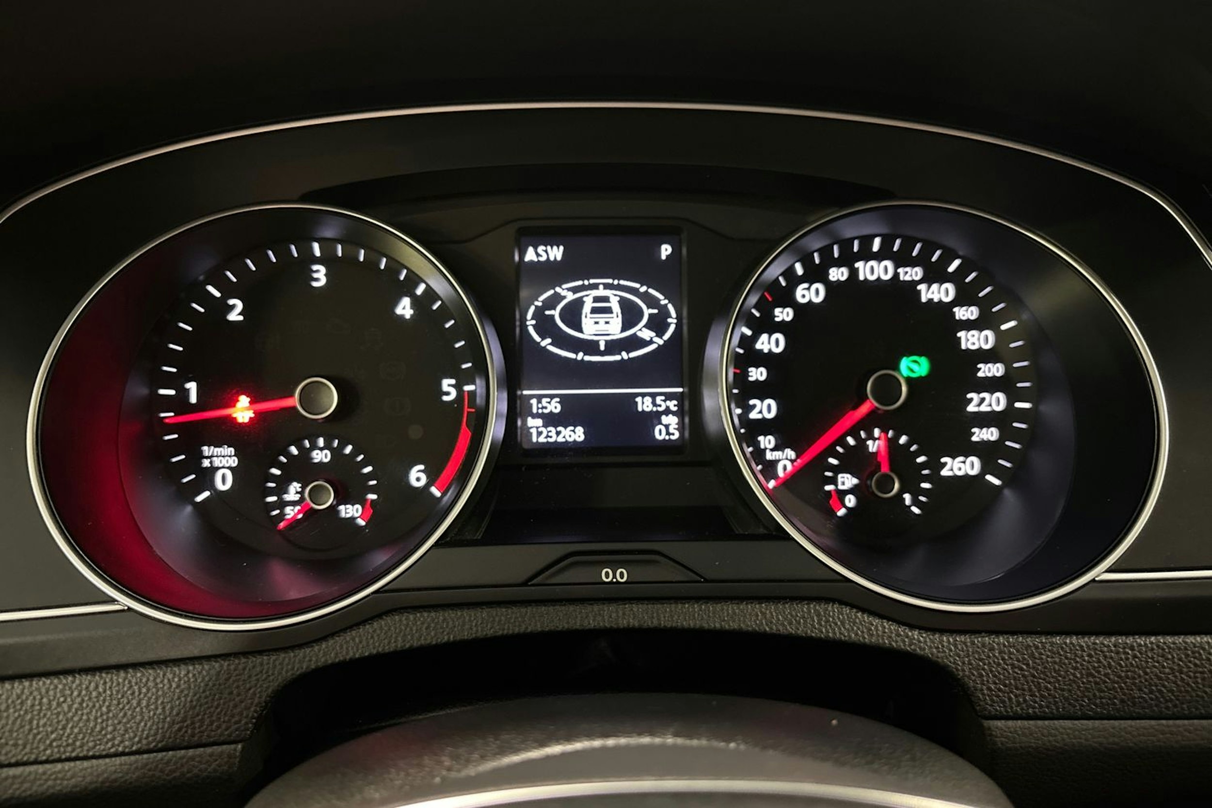 sininen Volkswagen Arteon 2018 kuva 16.