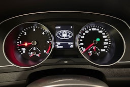 sininen Volkswagen Arteon 2018 kuva 16.