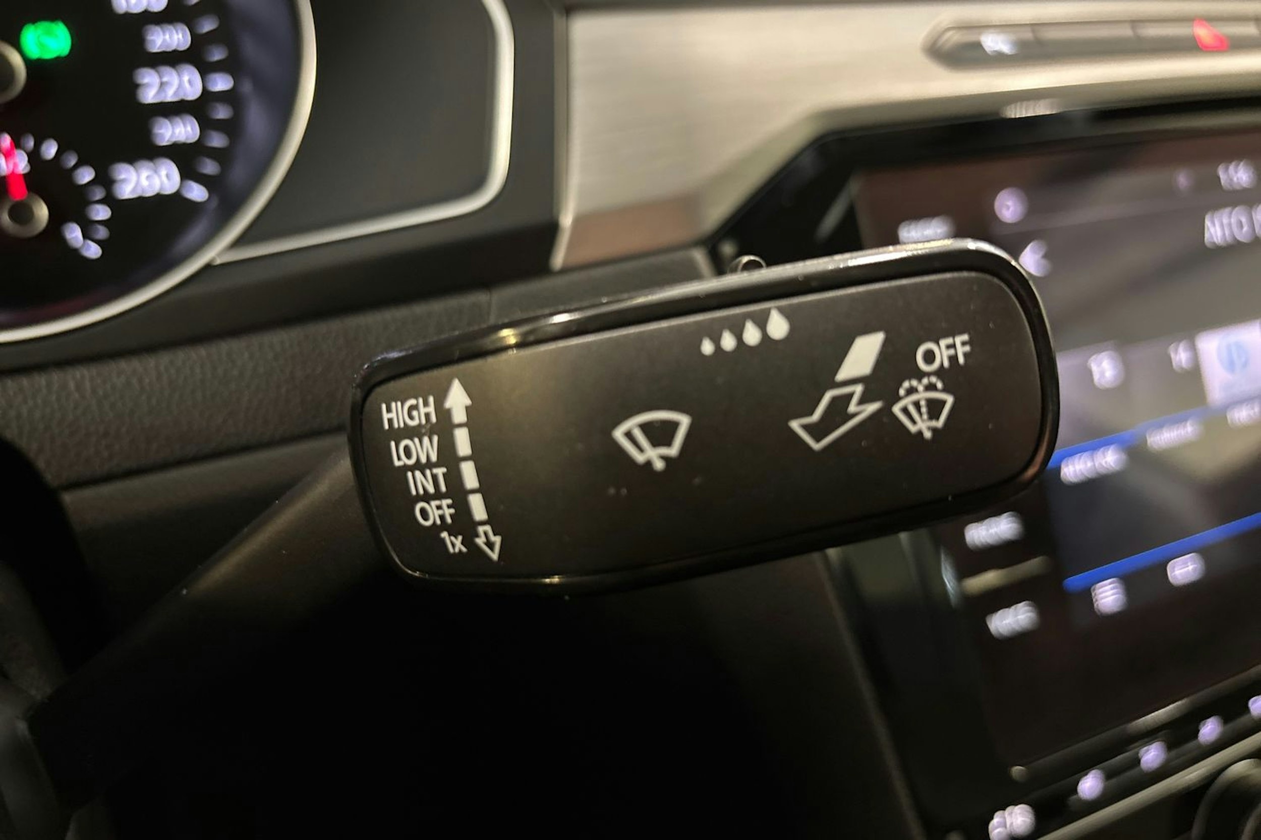 sininen Volkswagen Arteon 2018 kuva 17.
