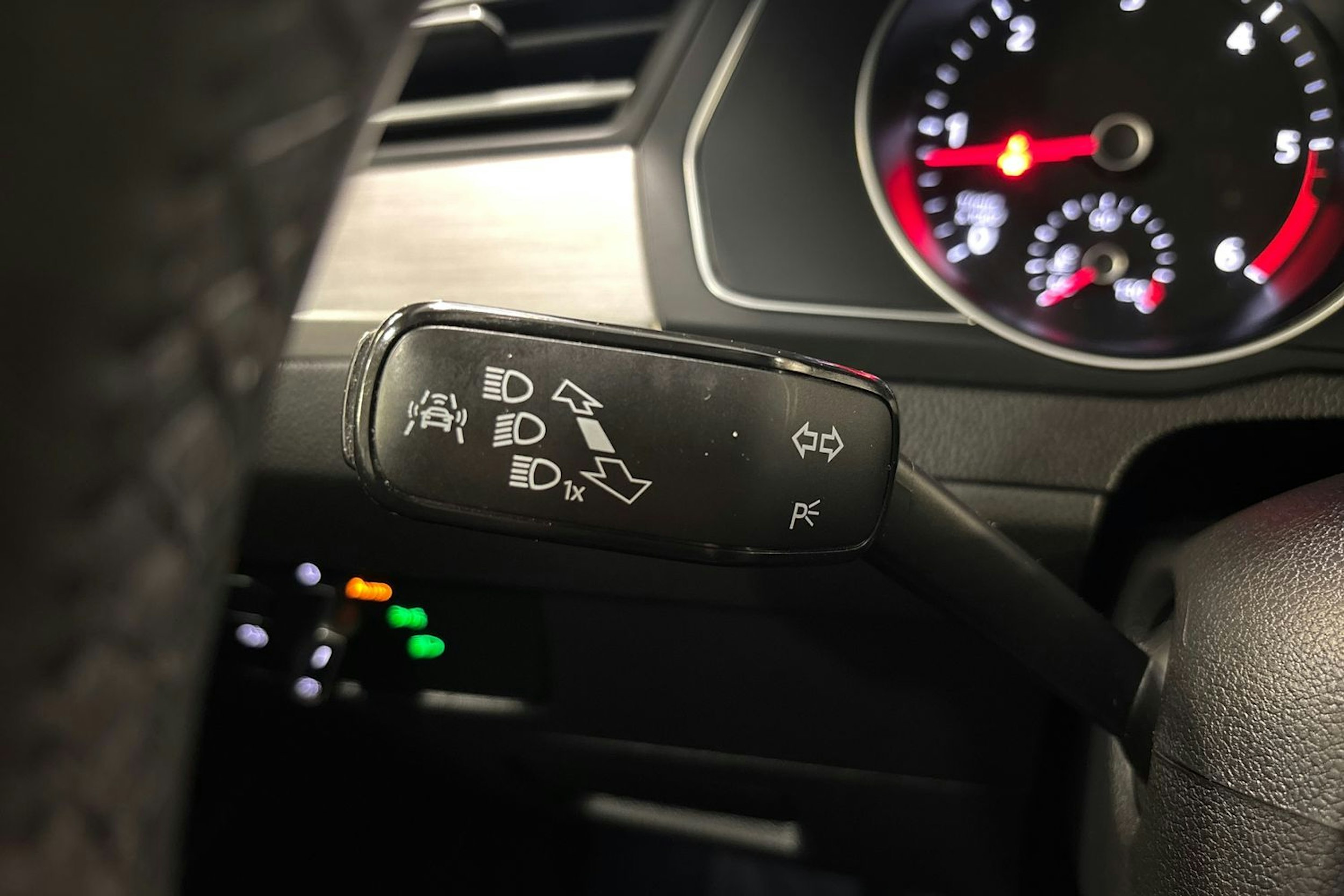 sininen Volkswagen Arteon 2018 kuva 18.