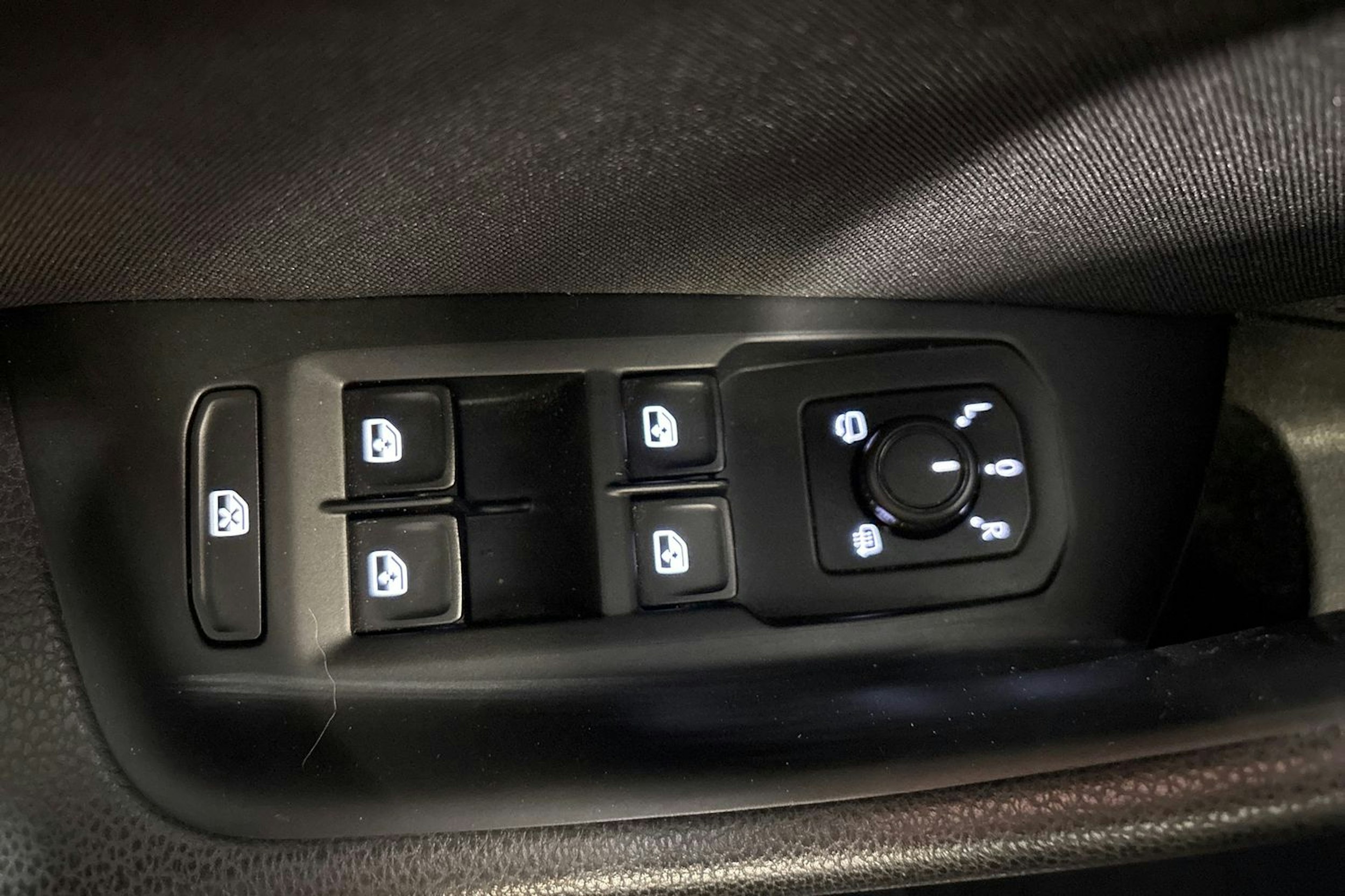 sininen Volkswagen Arteon 2018 kuva 20.