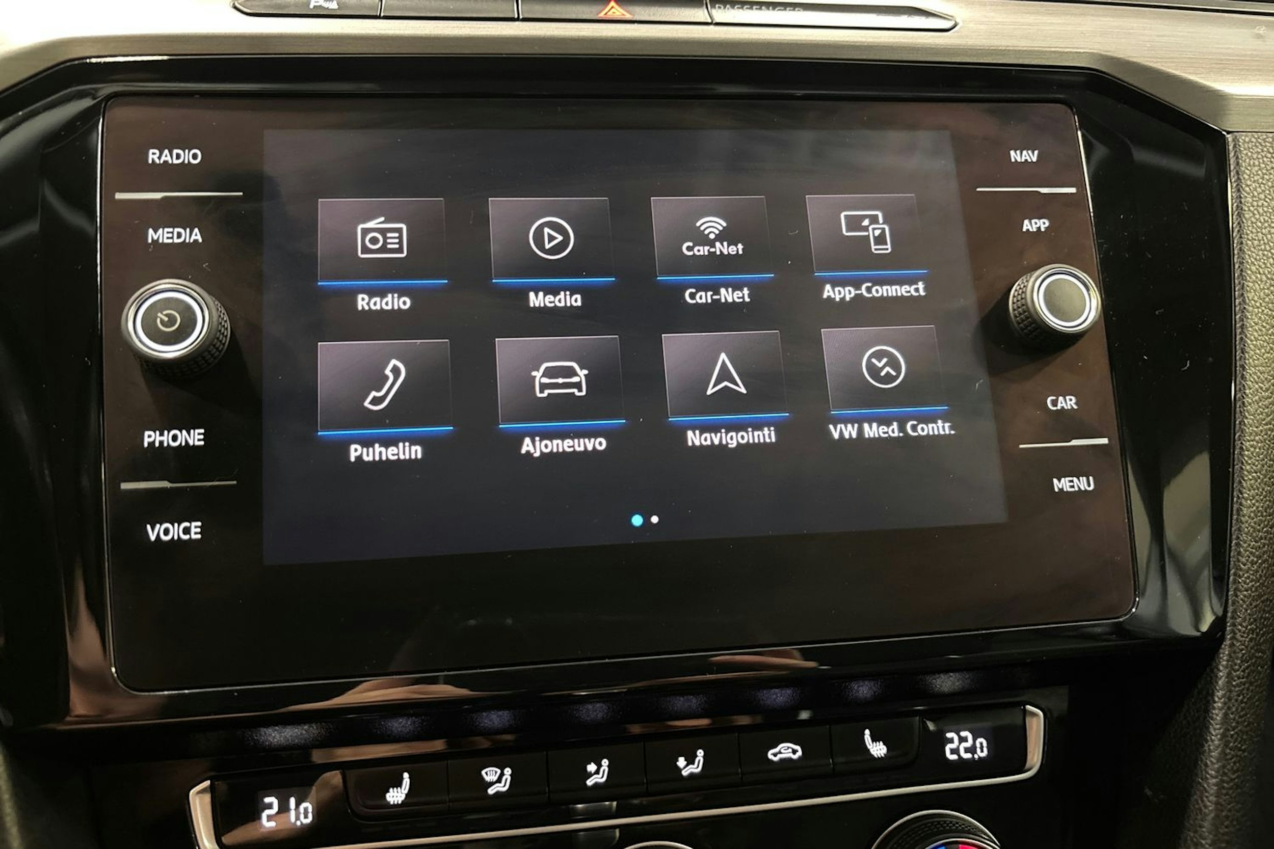 sininen Volkswagen Arteon 2018 kuva 22.